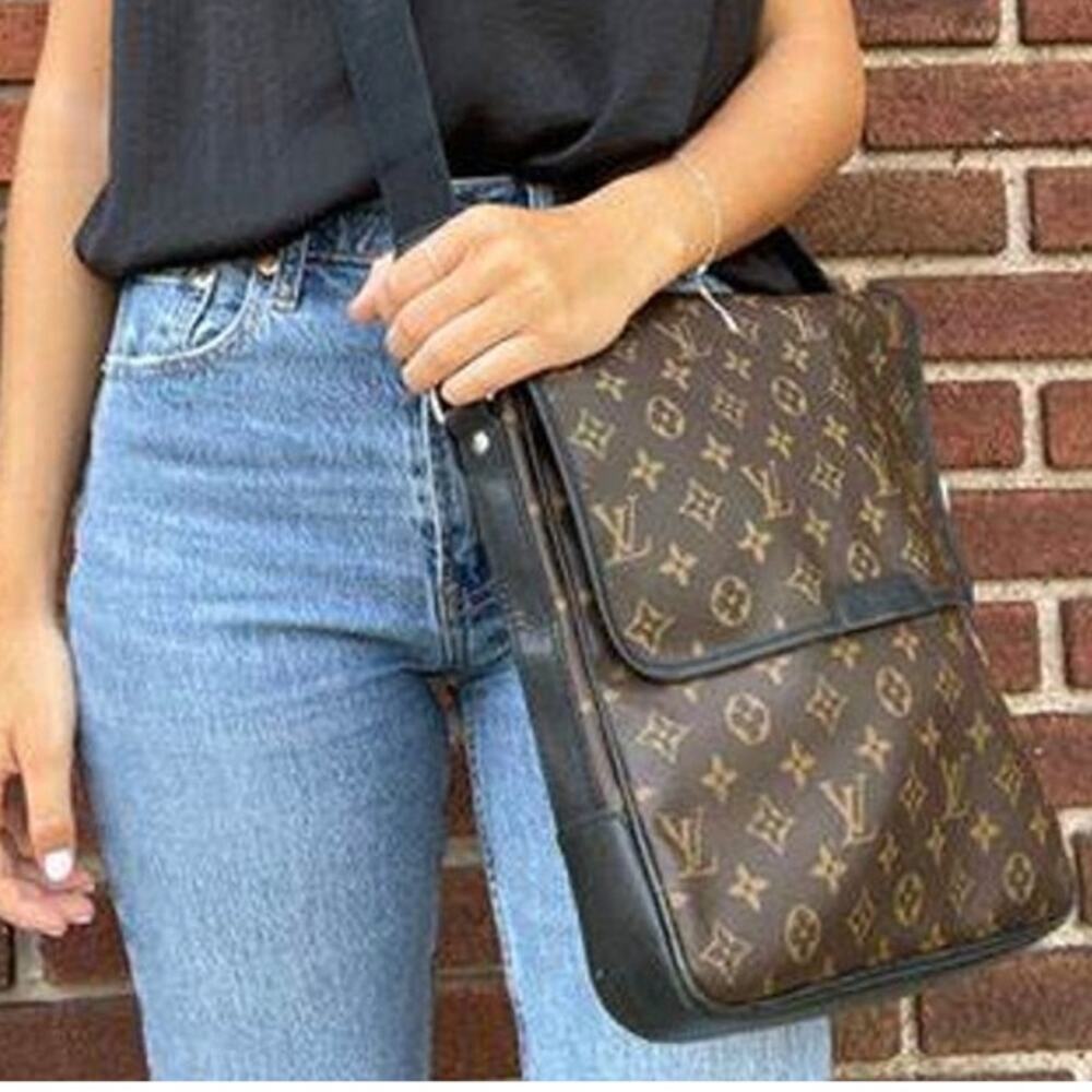 💎✨LUXURY✨💎 Authentic Louis Vuitton Macassar Bass MM Shoulder Bag